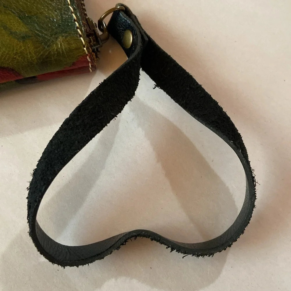 LOW START Patricia Nash EUC XL Wristlet/Clutch - Picture 10 of 13